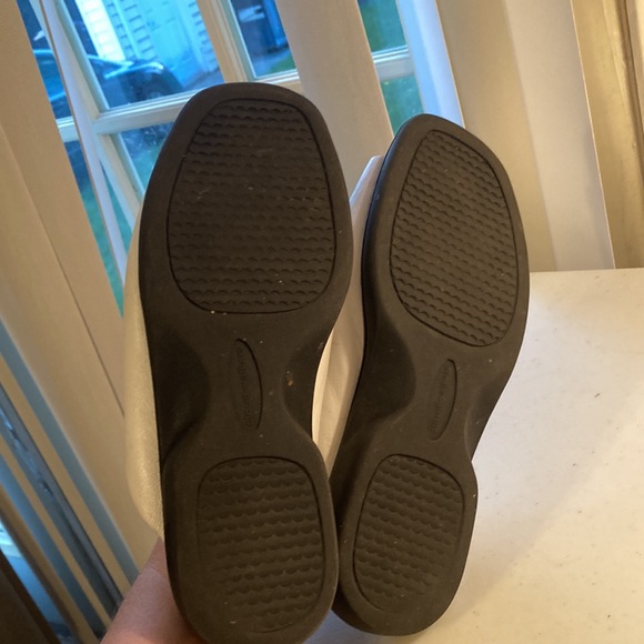 Cloud Walkers Genuine Leather White Slip On Sandals Sz 7.5 W - Picture 5 of 9